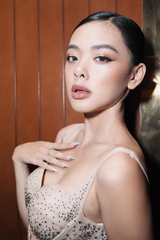 model - Anh Ngan